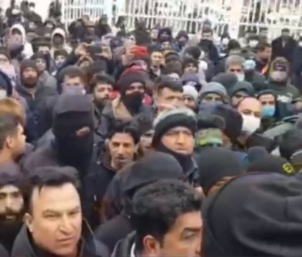 اعتراضات به «بی‌لیاقتی» جمهوری اسلامی در «زمستان سخت»؛ مردم تربت جام تجمع کردند