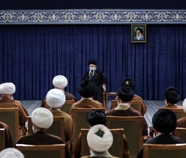 تاکید بر مقابله با «حجاب‌ستیزی» و «اهانت‌های بی‌سابقه» به خامنه‌ای