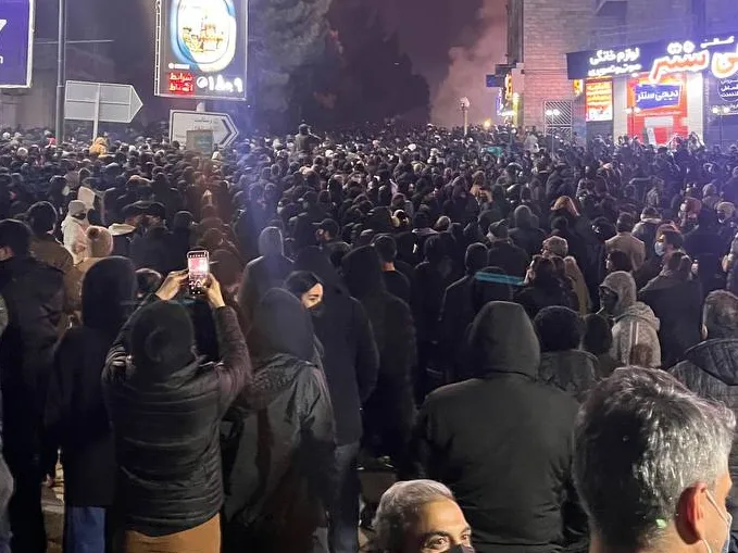 یک نماینده مجلس خواستار اعدام گروهی از بازداشت‌شدگان شد